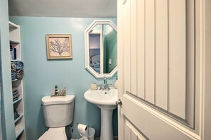 Apartment (0 Bedroom) | Bathroom - Charming Studio < 10 Miles to Wells' Beaches! (Wells)