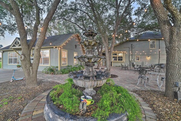 Cottage (1 Bedroom) | Interior - Casa de Samuel - Patio, Fountain & Outdoor Kitchen (Corpus Christi)