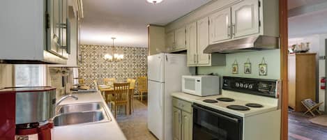 House (3 Bedrooms) | Interior