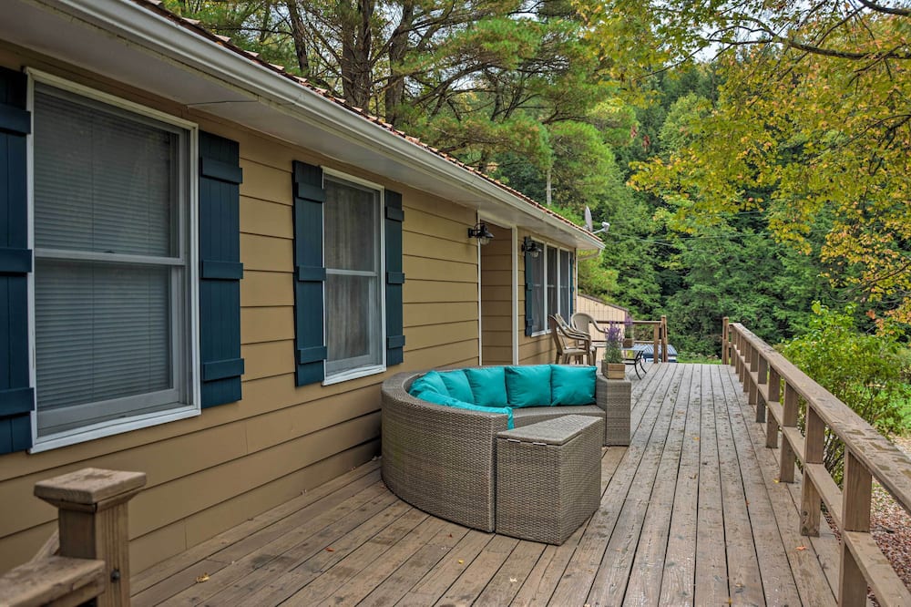 Great Valley Home w/ On-site Pond, 7 Mi to Skiing! - Mount Irvine, NY