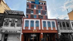 A multi-story building with a prominent blue tower. - Yu Hotel Chinatown (Kuala Lumpur)