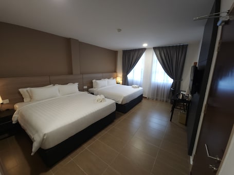 Colchones con pillow-top, escritorio y espacio para trabajar con laptop . Yu Hotel Chinatown