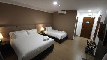 家庭房 | 1 多间卧室、加厚床垫、办公桌、笔记本电脑工作区