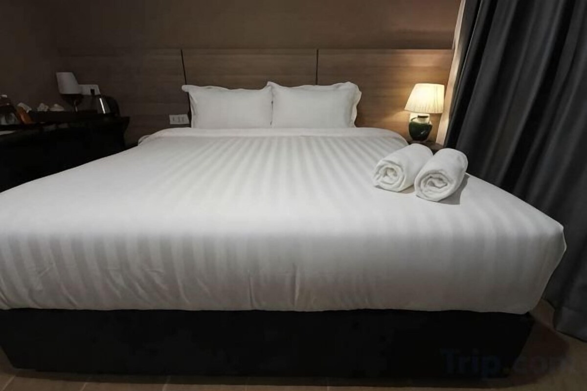 Pillowtop beds, desk, laptop workspace, blackout drapes
