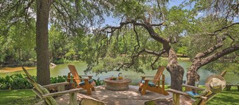 Round Rock Lakefront Home w/ Water Toys & Fire Pit