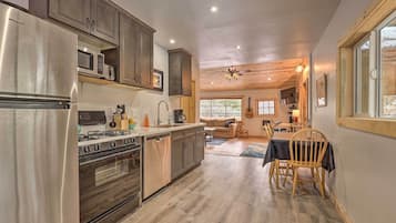 House (2 Bedrooms) | Interior