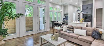 Modern Home w/ Yard: 2 Mi to Downtown Houston!