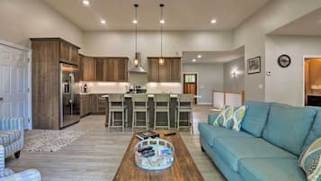 House (3 Bedrooms) | Interior