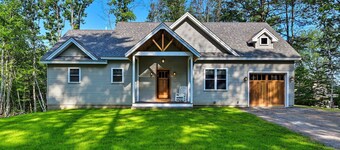 Covered Deck, Grill & Game Room: Gilford House!