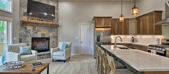 Covered Deck, Grill & Game Room: Gilford House!