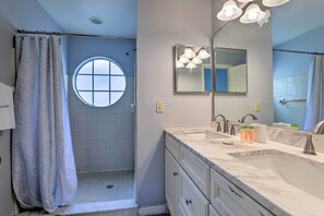 Apartment (3 Bedrooms) | Bathroom | Shower - Laguna Bay Resort Condo ~ 8 Mi to Disney! (Kissimmee)