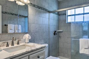Apartment (3 Bedrooms) | Bathroom