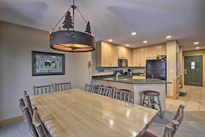 Villa (5 Bedrooms) | Interior - Comfy Lutsen Mountain Villa w/ Balcony & Grill (Lutsen)
