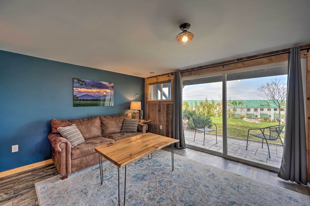 Slopeside Burke Mountain Condo w/ Fireplace! - Bear Mountain, VT