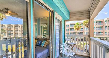Beachside Corpus Christi Condo w/ Amenities!