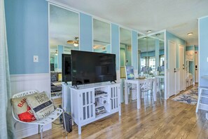 Interior - Beachside Corpus Christi Condo w/ Amenities! (Corpus Christi)