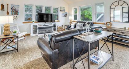 Rockaway Beach Home w/ Hot Tub: 4 Blocks to Beach!