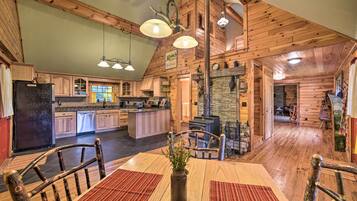 House (4 Bedrooms) | Interior