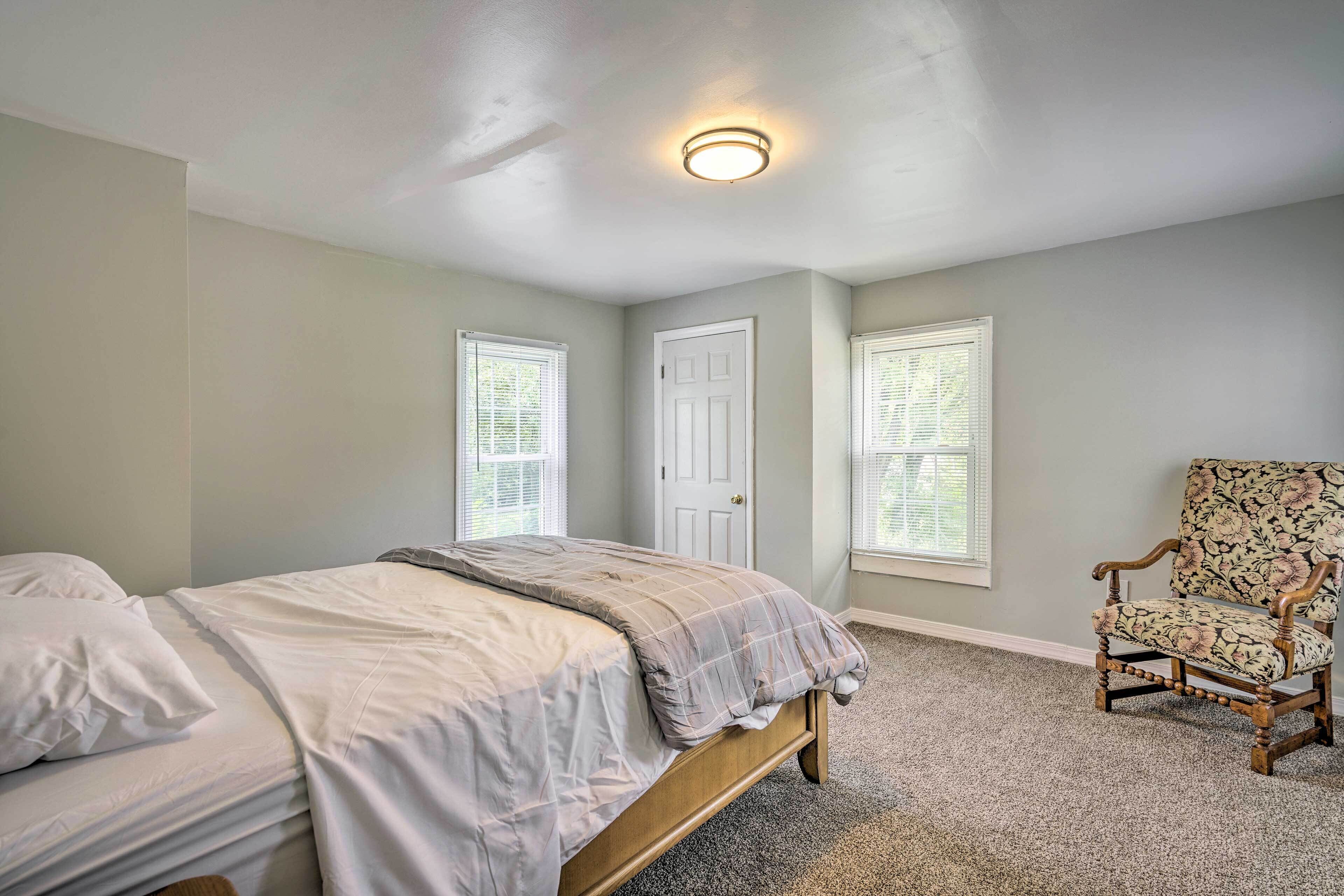4 bedrooms, iron/ironing board, bed sheets