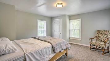 4 bedrooms, iron/ironing board, bed sheets