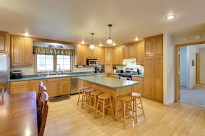 House (5 Bedrooms) | Interior