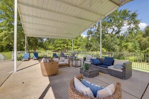 Interior - Private Pool: Spacious & Secluded Magnolia Cottage (Magnolia)