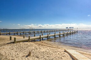 Beach towels, snorkeling - Gulf Breeze Getaway - 8 Mi to Pensacola Beach (Gulf Breeze)