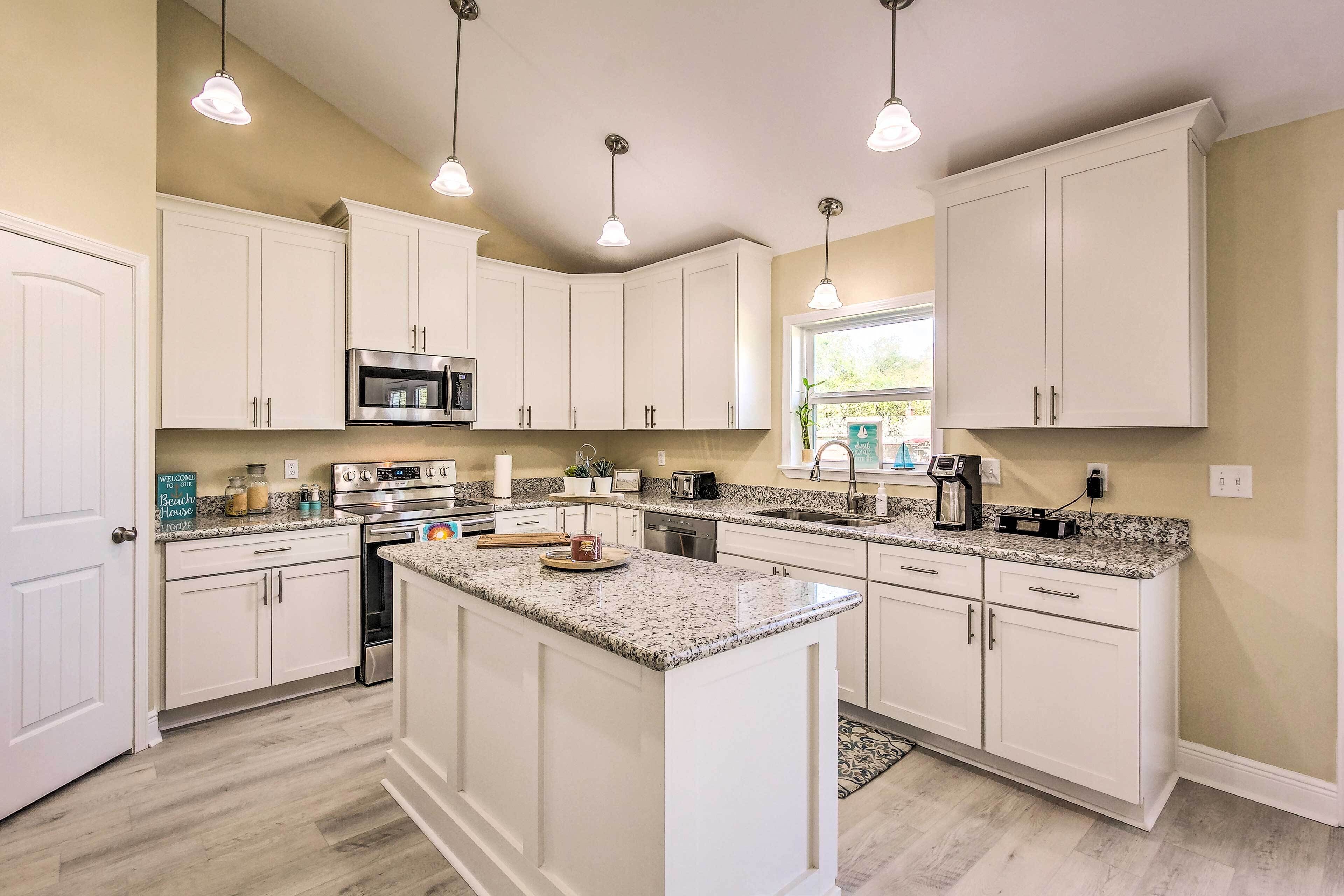 House (3 Bedrooms) | Private kitchen | Microwave, oven, stovetop, dishwasher