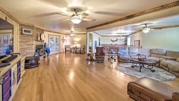 House (3 Bedrooms) | Interior