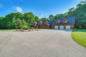 A large log cabin with a spacious driveway and a well-maintained lawn. - 14 Mi to Slopes: Lodge on 104 Acres in Boyne City (Boyne City)