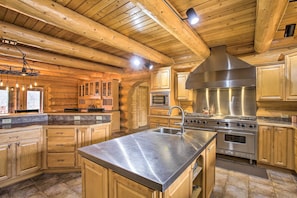 Interior - 14 Mi to Slopes: Lodge on 104 Acres in Boyne City (Boyne City)