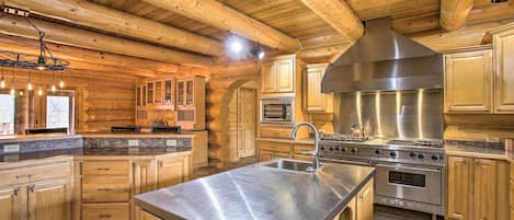 House (6 Bedrooms) | Interior