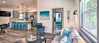 Grand Lake Cottage w/ Hot Tub in Eucha