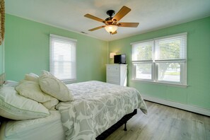 House (3 Bedrooms) | Interior - North Wildwood Vacation Rental: 4 Blocks to Beach (North Wildwood)
