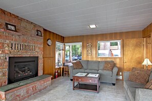 Interior - Gorgeous Poulsbo Waterfront Home on Liberty Bay! (Poulsbo)