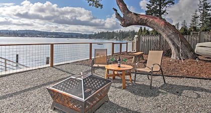 Gorgeous Poulsbo Waterfront Home on Liberty Bay!
