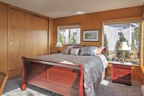 House (2 Bedrooms) | Interior - Gorgeous Poulsbo Waterfront Home on Liberty Bay! (Poulsbo)