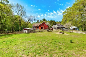 Apartment (0 Bedroom) | Interior - Killingly Barnyard Studio in Wine Country! (Dayville)