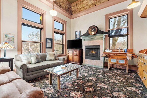 Interior - Saugatuck Retreat in Historic Downtown! (Saugatuck)