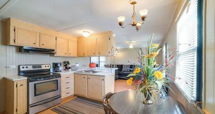 Waterloo Home: Walk to Pickwick Lake Fishing Pier!