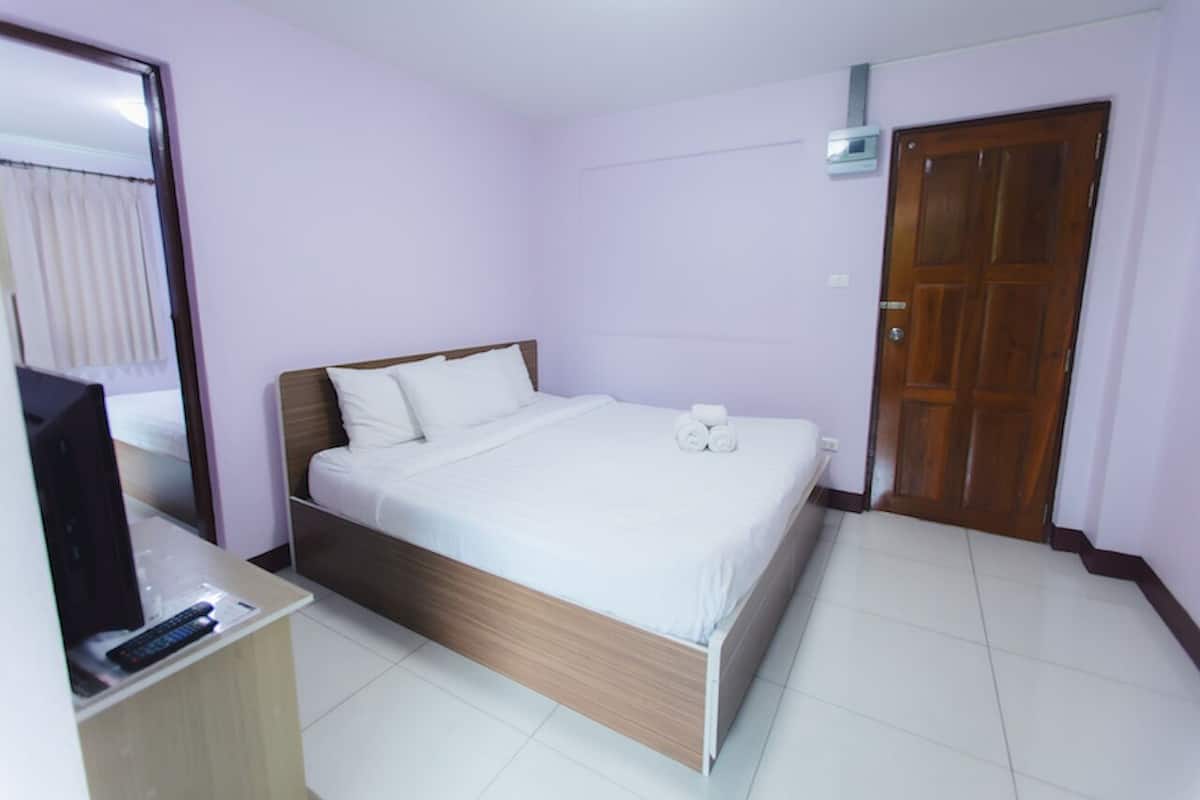 Exclusive Twin Room | Bathroom | Shower, rainfall showerhead, free toiletries, hair dryer