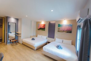 Family Suite | Desk, laptop workspace, blackout drapes, soundproofing - Bloom Guesthouse (Chiang Mai)
