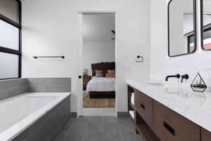 House, 3 Bedrooms | Bathroom | Shampoo