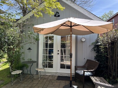 Cozy Studio Cottage in Old Downtown Petaluma