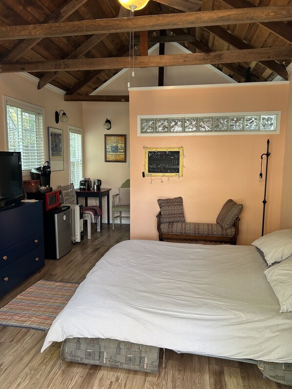 1 bedroom, desk, iron/ironing board, free WiFi