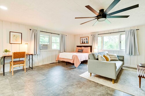 Modern Studio < 13 Mi to Saratoga Racetrack!