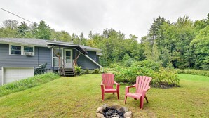 A house with a fire pit and two red chairs in the yard. - Modern Studio < 13 Mi to Saratoga Racetrack! (Ballston Spa)