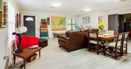 Doyline Cottage w/ Large Porch & Lake Access!