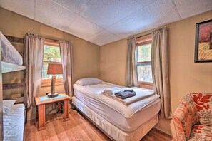 Apartment (4 Bedrooms) | Interior - 'james West' Apt w/ 50 Acres Near Raystown Lake (Huntingdon)