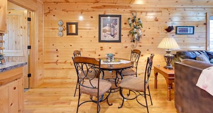 Broken Bow Cabin w/ Hot Tub & Fire Pit, Near Lake!